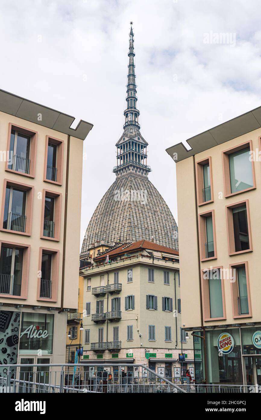Mole Antonelliana Turm, großes Wahrzeichen Gebäude in Turin, Italien, benannt nach seinem Architekten, Alessandro Antonelli, vertikal Stockfoto