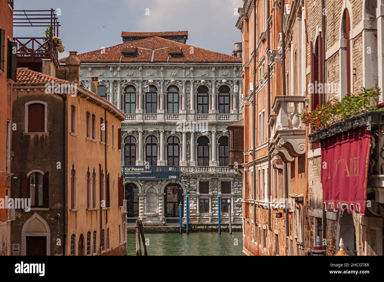 Detail von Ca Pesaro, einem berühmten historischen Gebäude in Venedig in Italien Stockfoto