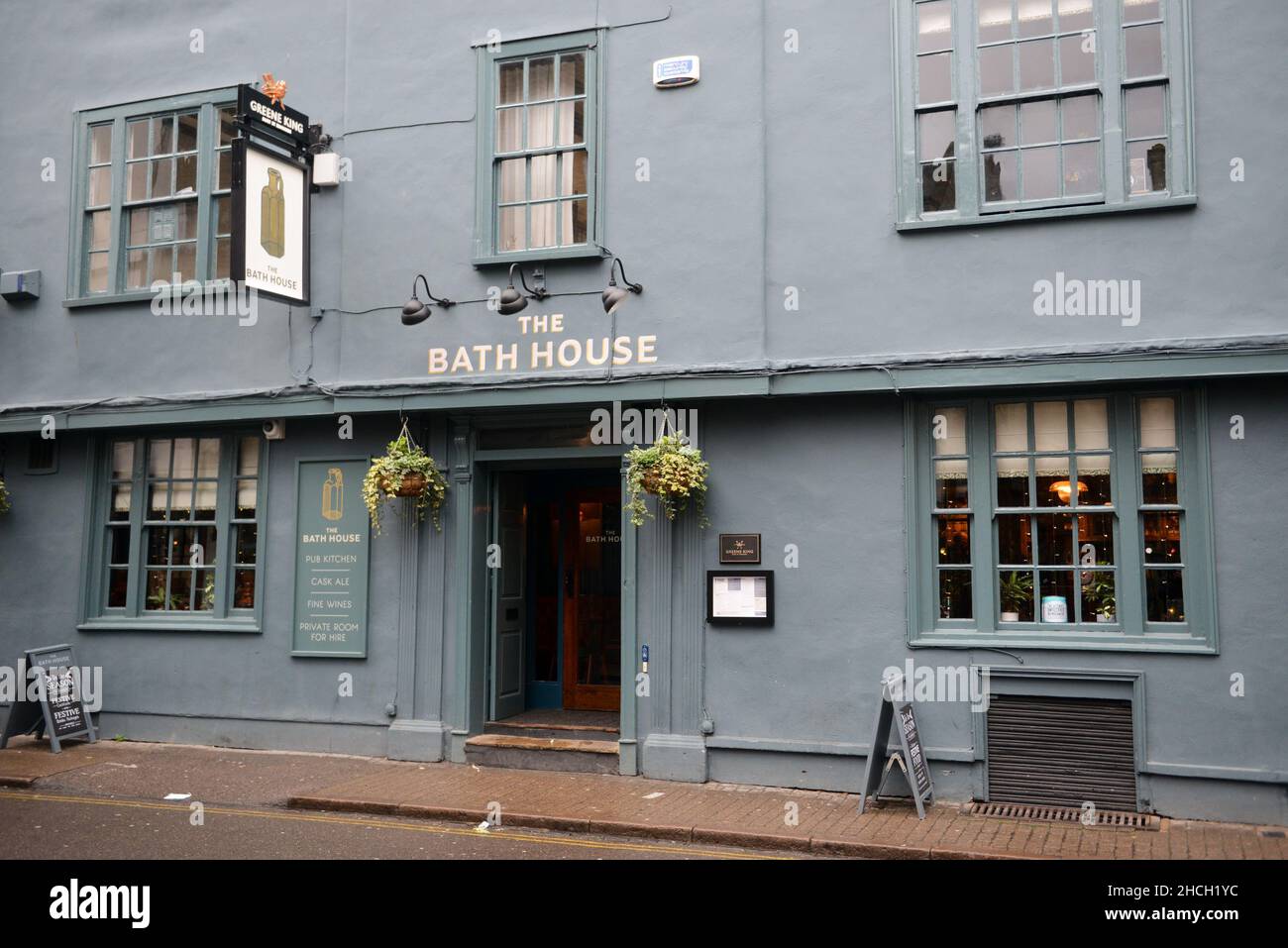 cambridge, England, Vereinigtes Königreich, 28-12-2021. Außenansicht des Bath House Pub, Ein beliebter Treffpunkt für Studenten und Touristen Stockfoto