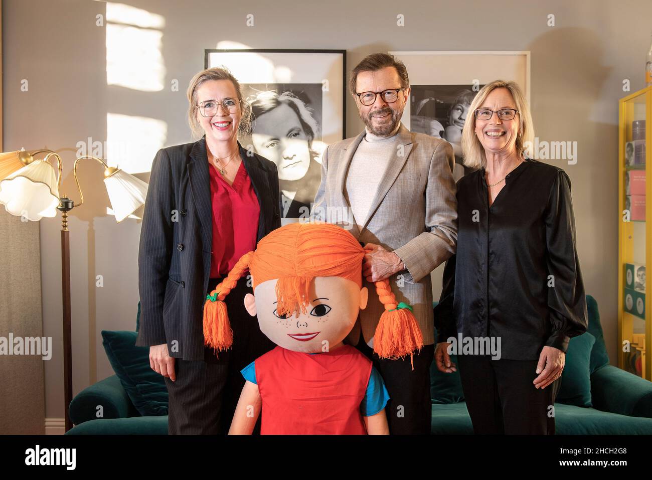 Bjorn Ulvaeus, ABBA, Tilde Bjorfors von der zeitgenössischen schwedischen Zirkusfirma Cirkus Cirkus, und Arid Lindgrens Enkelin Malin Billing sprechen am 16. Dezember 2021 über das Zirkusmusical „Pippi at the Circus“ in Stockholm, Schweden. Foto: Duygu Getiren / TT-Code 12080 Stockfoto