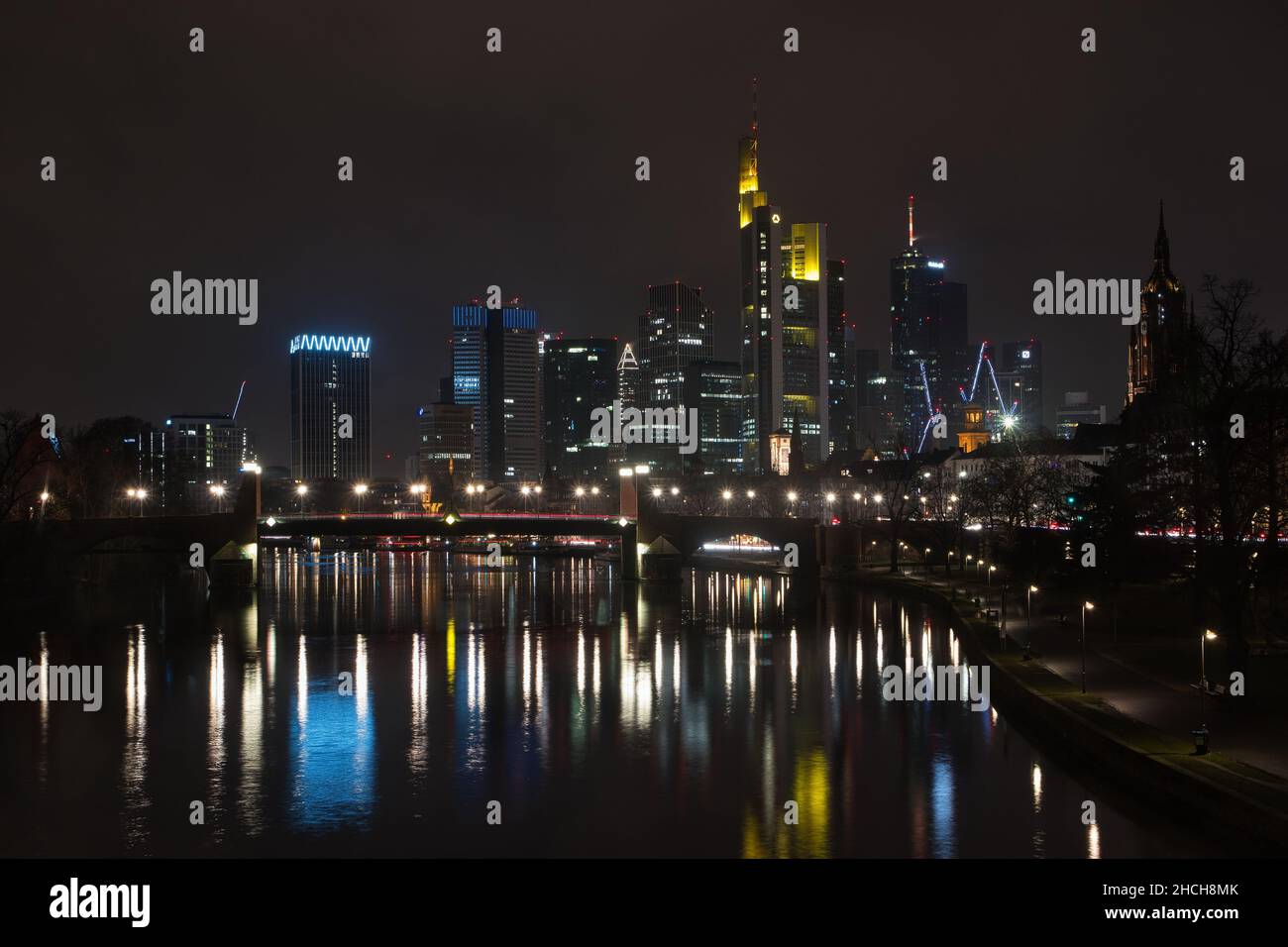 Skyline von Frankfurt am Main in der Nacht Stockfoto