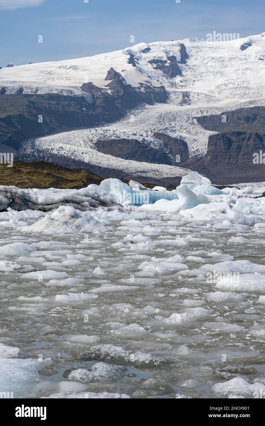 Fjallsarlon-Eislagune, Eisschollen vor dem Vatnajoekull-Gletscher, Hornafjoerour, Island Stockfoto