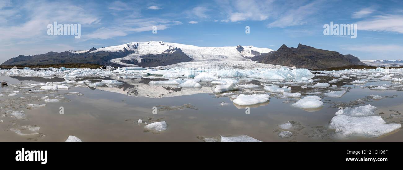 Fjallsarlon-Eislagune, Eisschollen vor dem Vatnajoekull-Gletscher, Hornafjoerour, Island Stockfoto