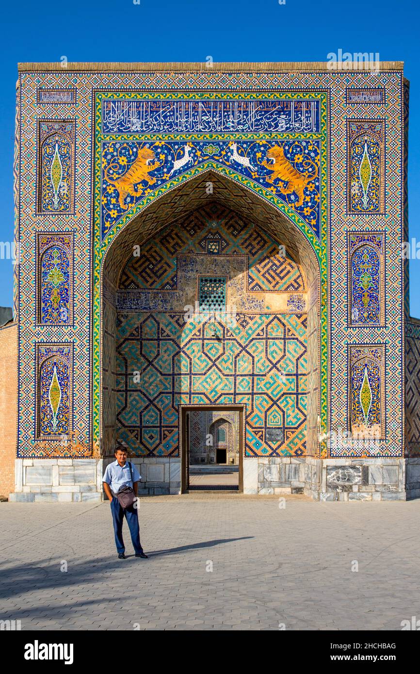 Hodschah Ahrar Medrese mit persischem Wappentier als Löwentiger, Samarkand, Usbekistan, Samarkand, Usbekistan Stockfoto Hodschah Ahrar Medrese mit persischem Wappentier als Löwentiger, Samarkand, Usbekistan, Samarkand, Usbekistan Stockfoto