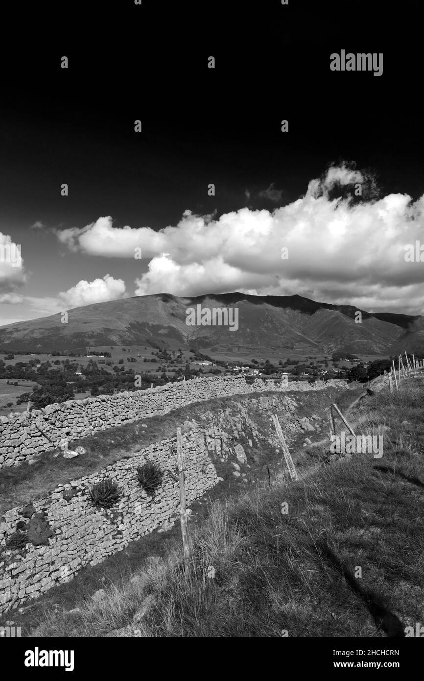 Sommerblick über den Blencathra Fell, in der Nähe des Dorfes Threlkeld, Lake District National Park, Cumbria, England, Großbritannien Stockfoto