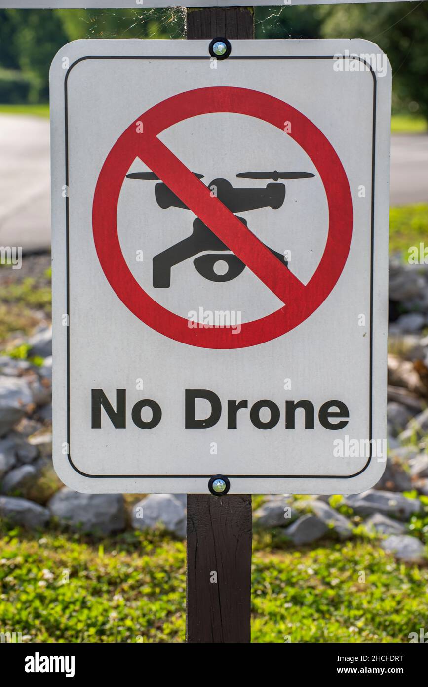 Schild „No Drone“ auf einem Bundescampingplatz Stockfoto