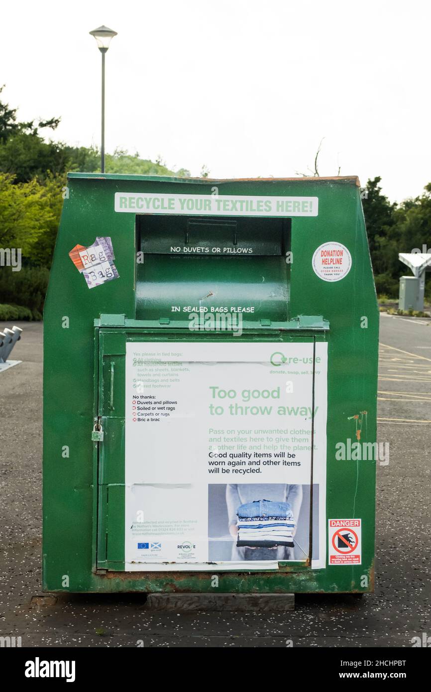 Stirling, Schottland - 26th. Juli 2021: Nathan's Waste Savers Green textile Recycling bin, Stirling, Schottland Stockfoto
