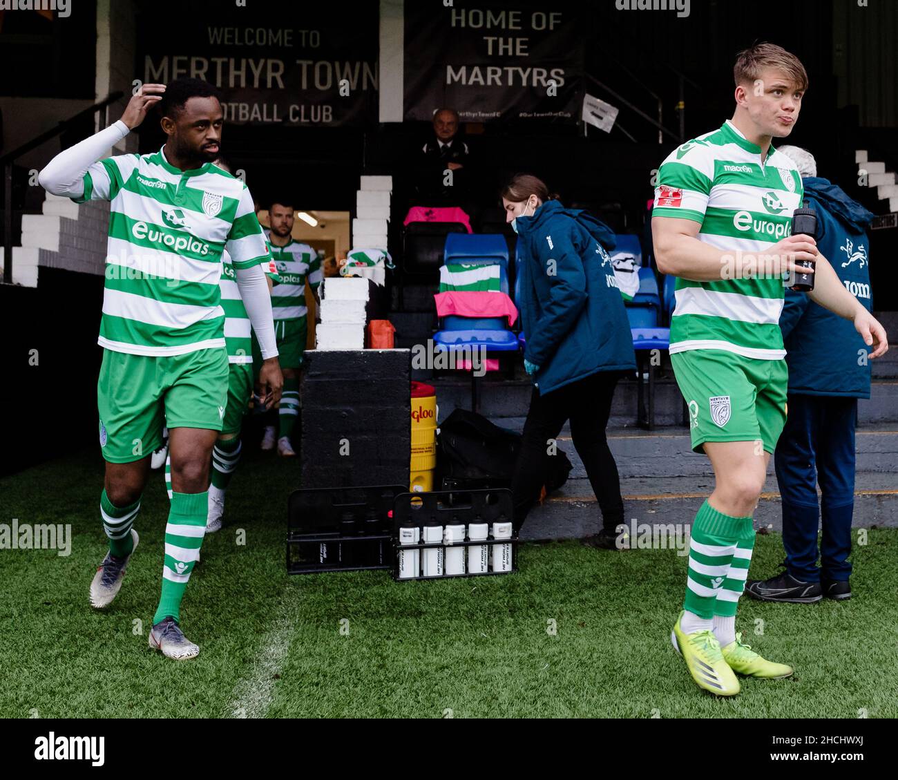 MERTHYR TYDFIL, WALES - 27. DEZEMBER 2021: Die Toby-Raison von Merthyr Towns während der Südliga-Premier Division zwischen Merthyr Town F Stockfoto