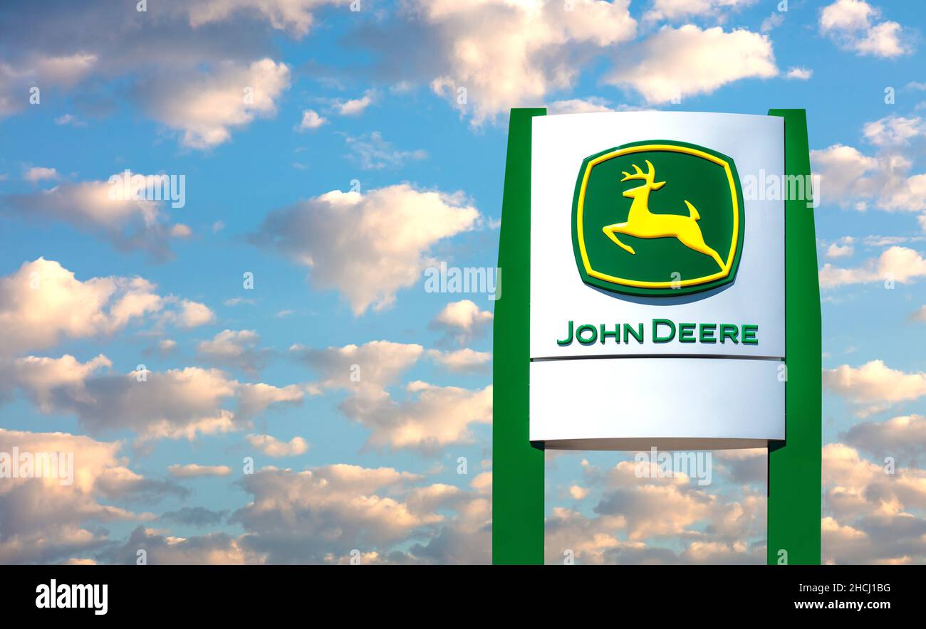 Santa Catarina - Brasilien. 31. August 2021. Logo des John Deere-Händlerbetriebs. Stockfoto