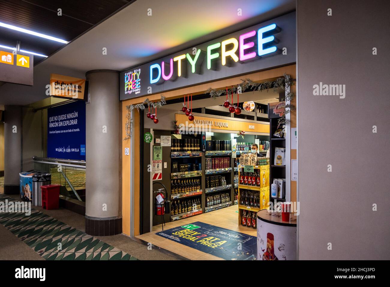 Duty-Free-Shop am internationalen Flughafen San Jose Juan Santamaría. Costa Rica, Mittelamerika. Stockfoto