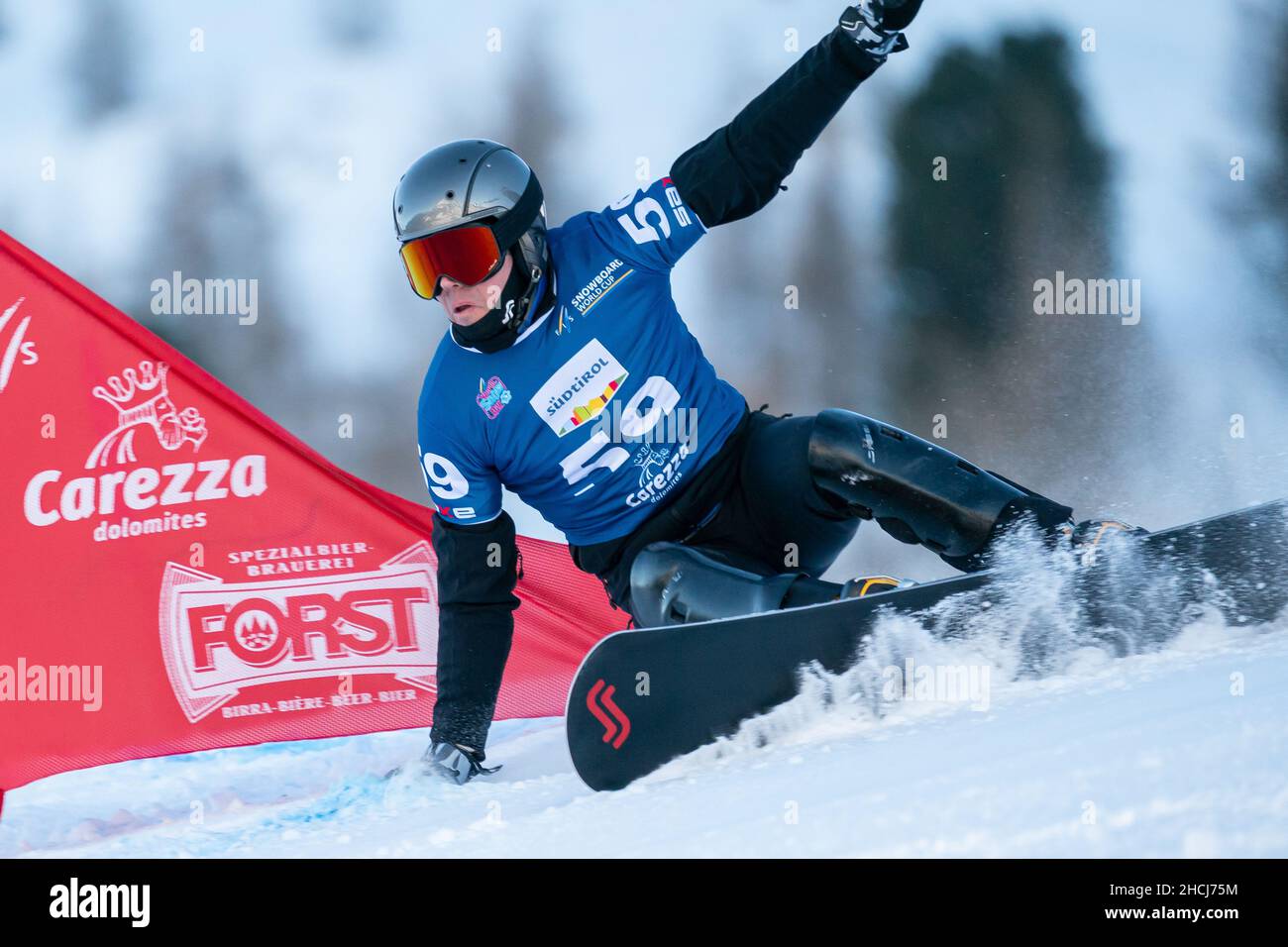 ANDERSON Jasey Jay (CAN) tritt im FIS Snowboard World Cup 2022 Männer Parallel Riesenslalom auf der Pra Di Tori (Carezza) Strecke an. Stockfoto