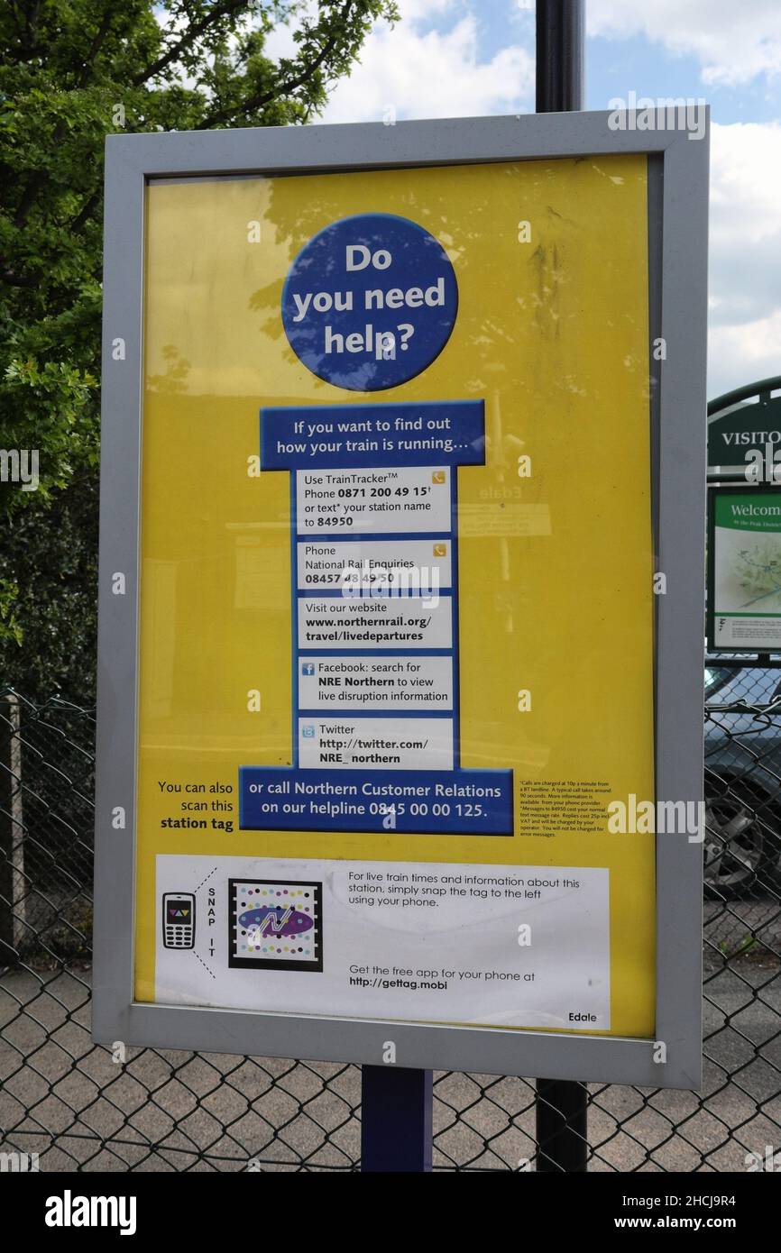 Brauchen Sie Hilfe, Informationsposter, Edale Bahnhof, Derbyshire England UK Stockfoto