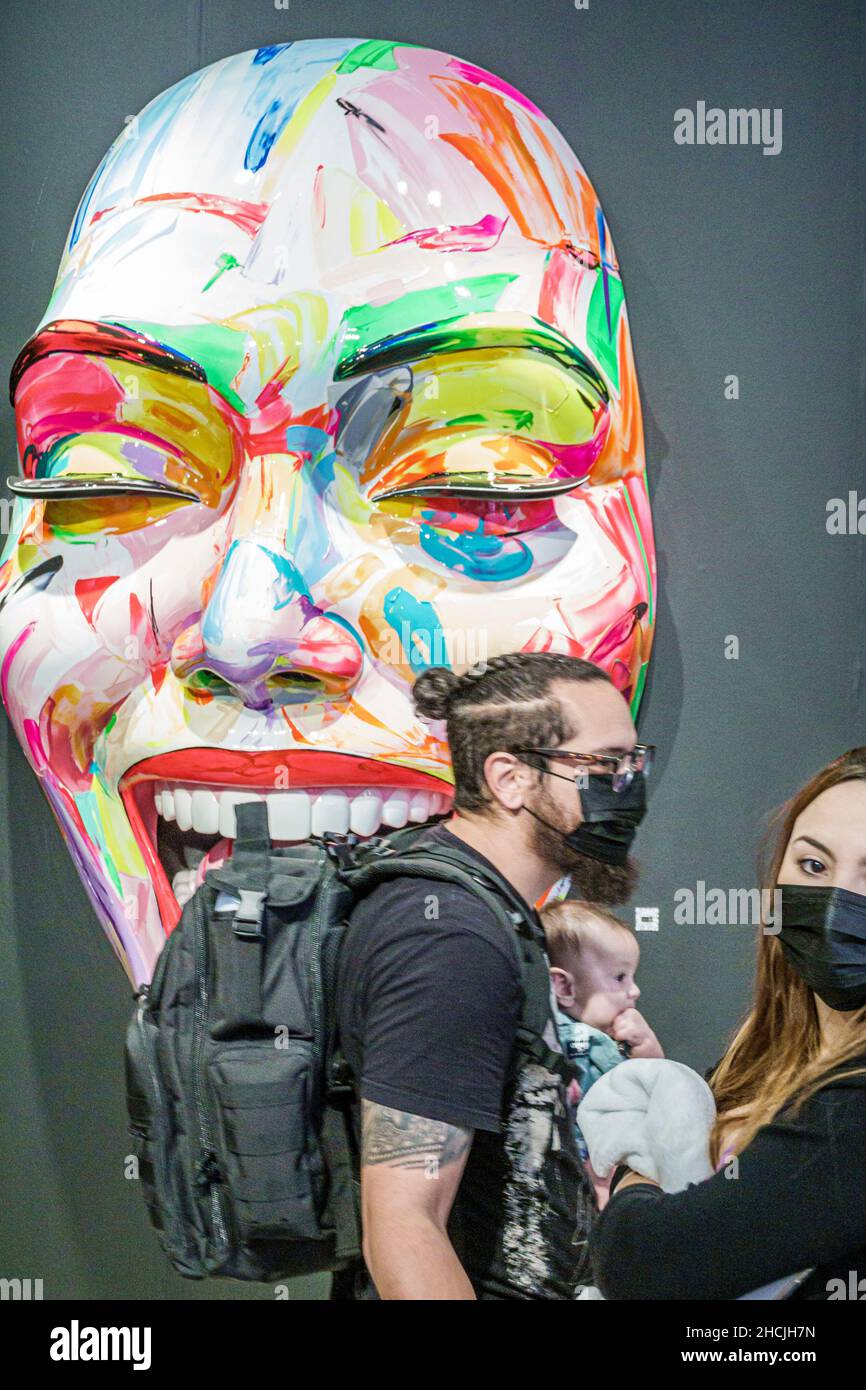 Miami Florida Art Basel Week KONTEXT Art Miami Show Shows Inside interior Galerien Galerie Aussteller Aussteller Ausstellung Kunst zeitgenössische Familie f Stockfoto