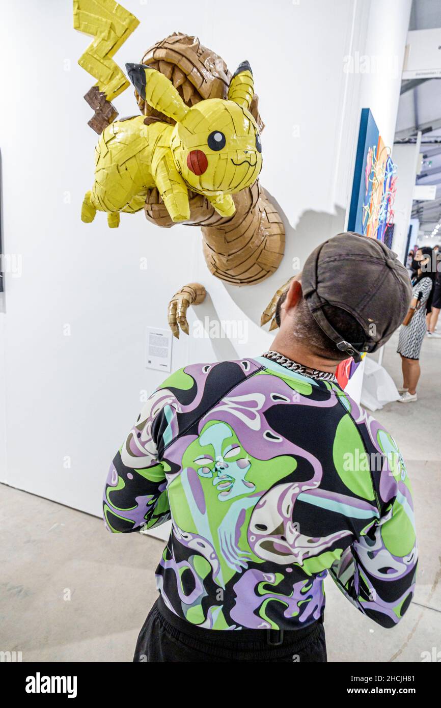 Miami Florida Art Basel Week KONTEXT Art Miami Show Shows inside interior Galerien Galerie Aussteller Aussteller Ausstellung Kunst zeitgenössischer Mann männlich Stockfoto
