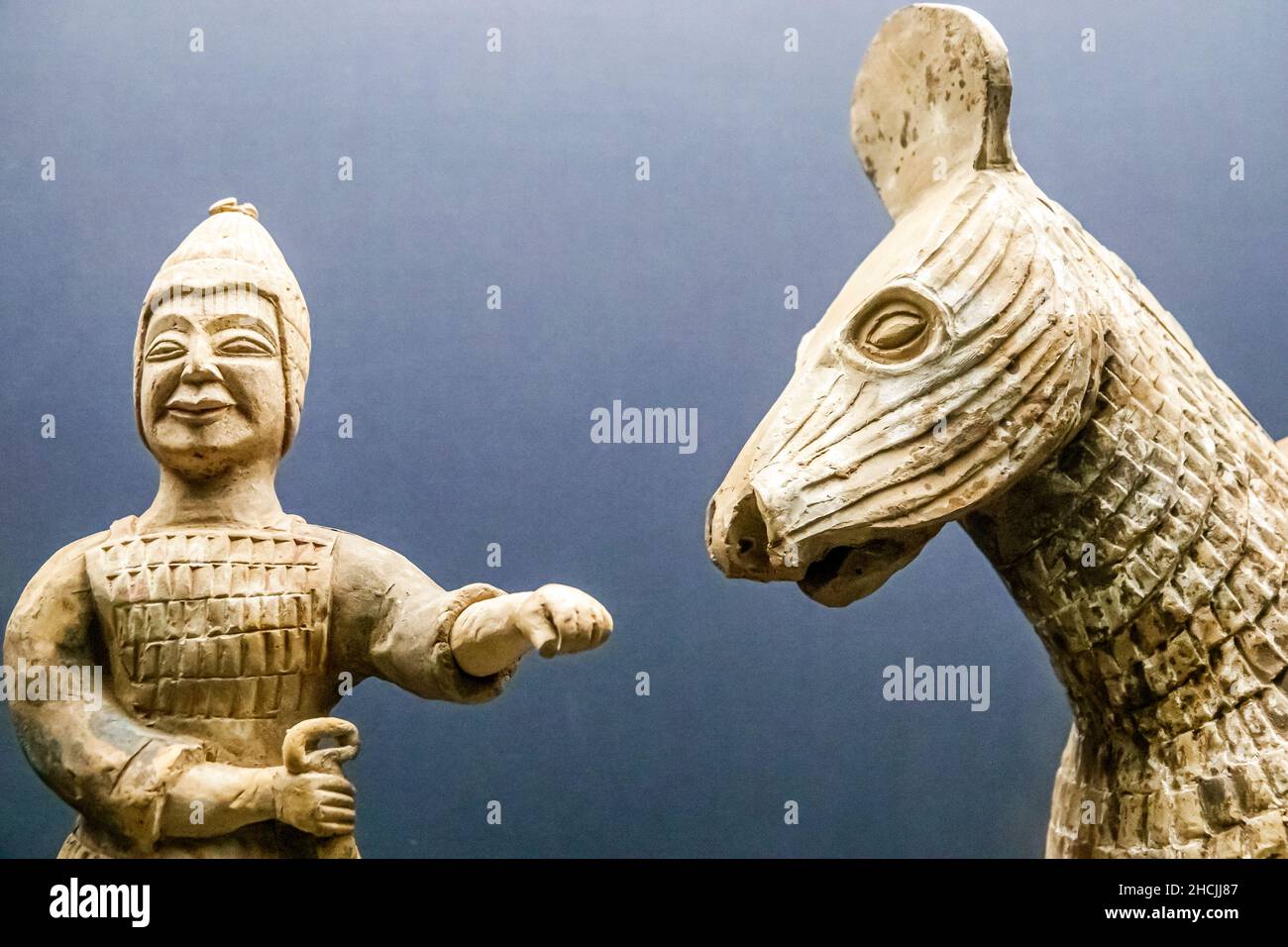 West Palm Beach Florida Norton Museum of Art innen Innenraum Sammlung Ausstellung Galerie Kunstwerk Grabstätte Replik Mingqi Soldat Pferd Rüstung 317-420 CE Stockfoto