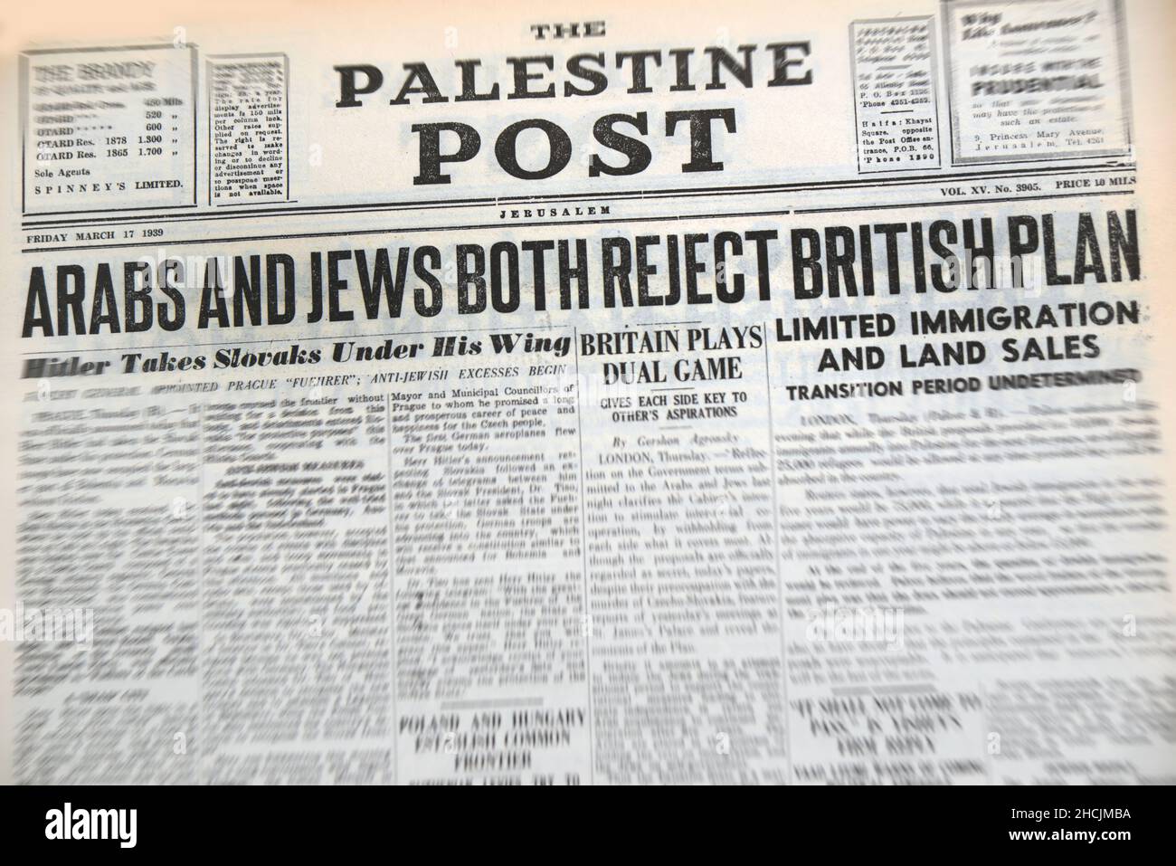 Schlagzeile der israelischen Zeitung mit einem historischen Ereignis - Araber und Juden lehnen britischen Plan ab, 1939 Stockfoto
