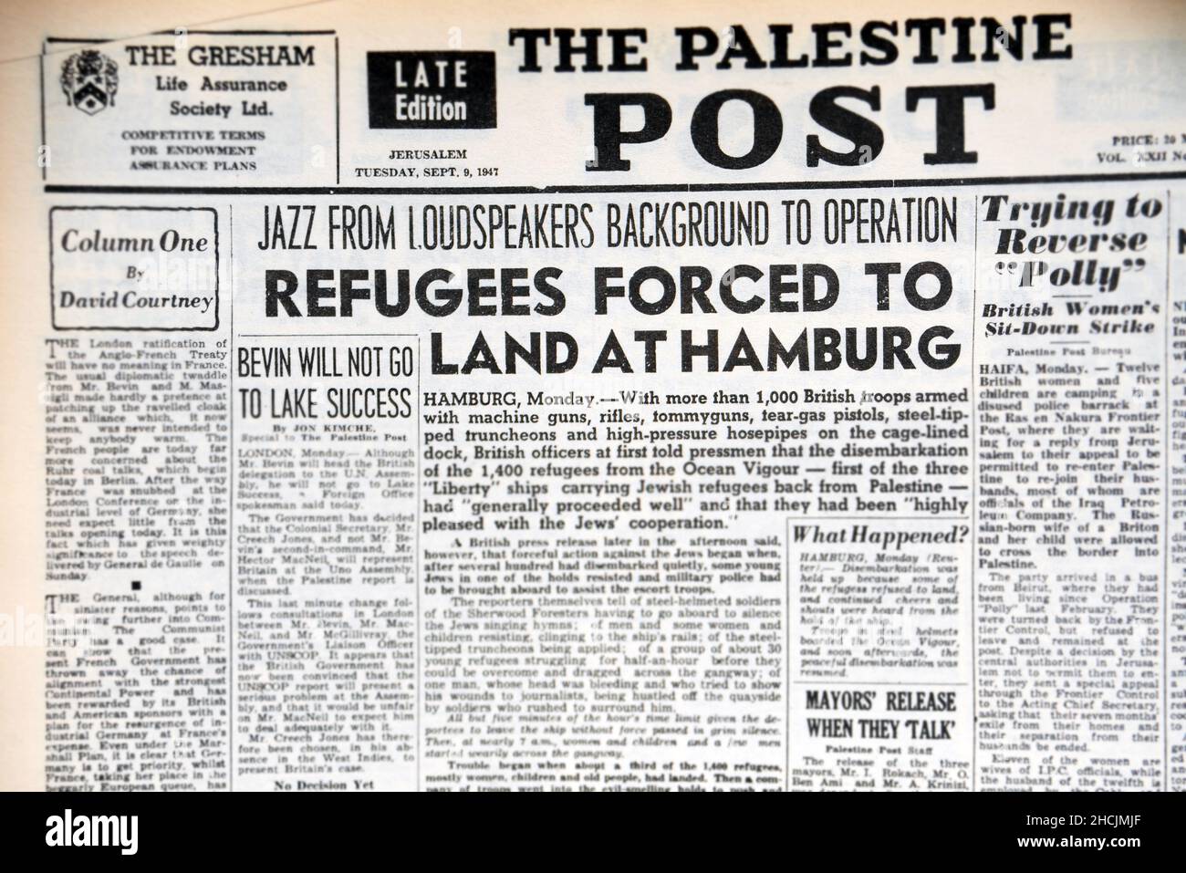 Schlagzeile der israelischen Zeitung mit einem historischen Ereignis - Flüchtlinge nach Hamburg zurückgeschickt, 1947 Stockfoto
