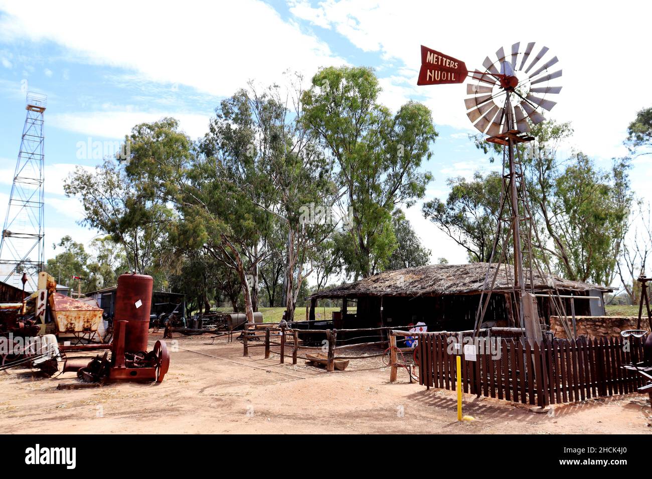 Gebrauchte landwirtschaftliche Ausrüstung im Loxton Historical Village in der Riverland Region in Südaustralien Stockfoto