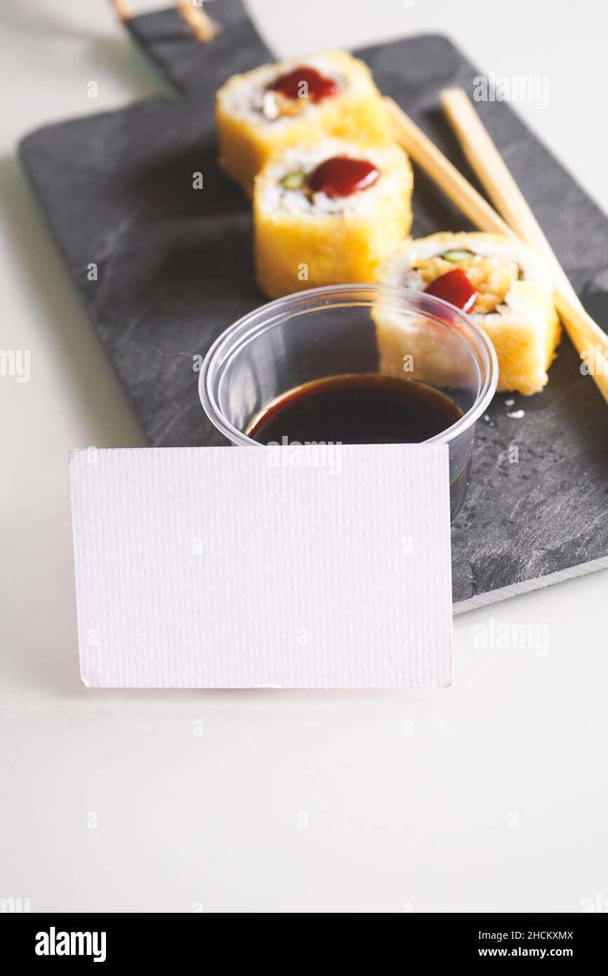 Fushion-Gerichte mit gekochtem und heißem Hühnersuhi Stockfoto