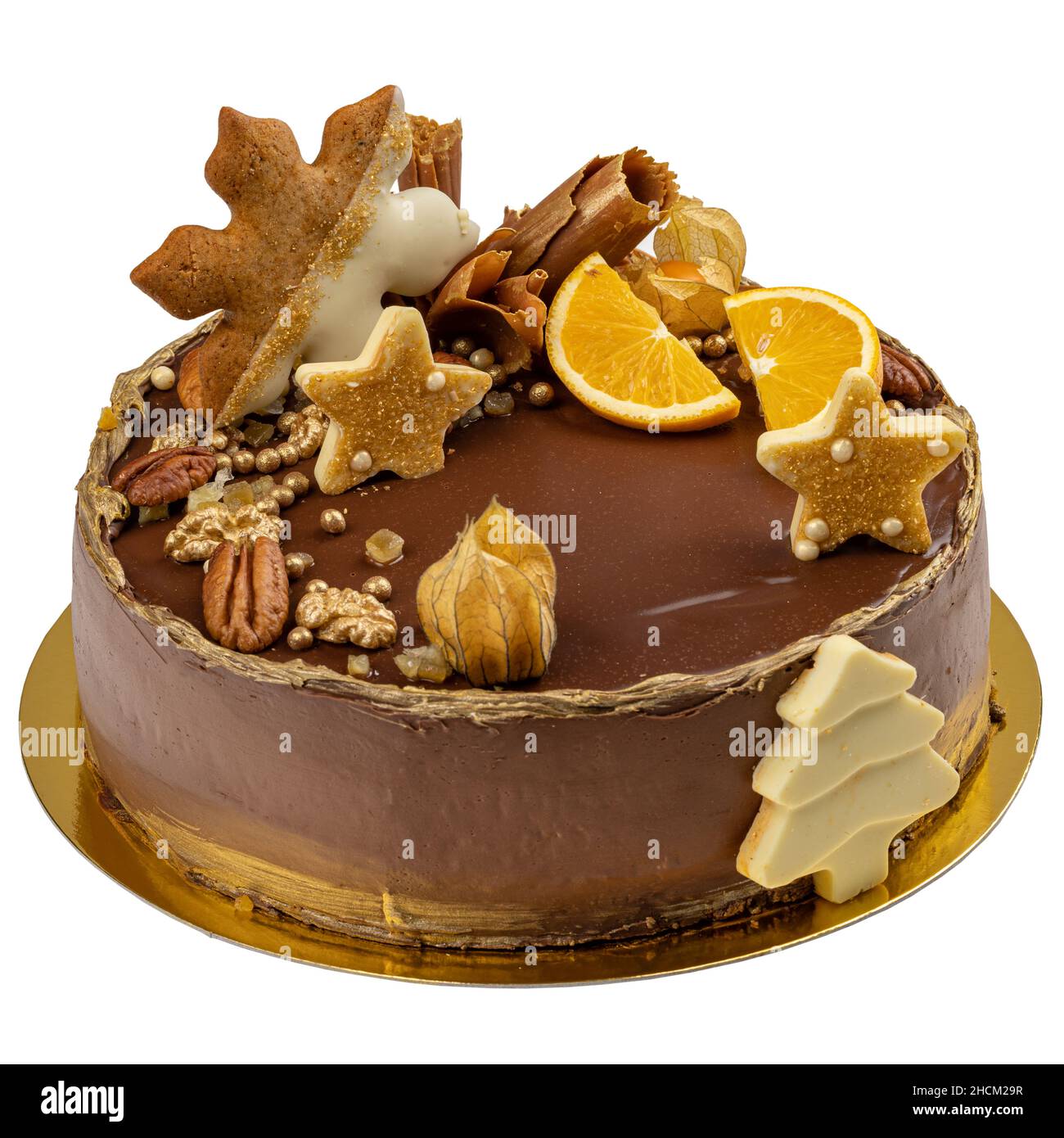 Weihnachtskuchen mit Lebkuchen und Orange auf weißem Hintergrund Stockfoto