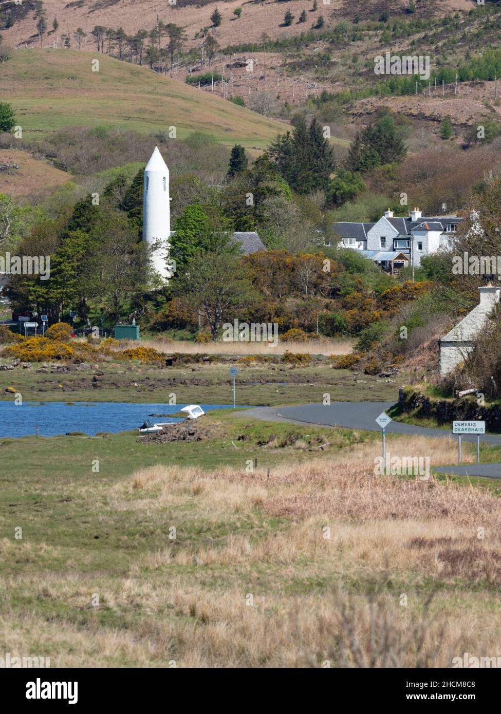 Ansicht von Dervaig Village mit der Kilmore Church, Mull, Schottland Stockfoto