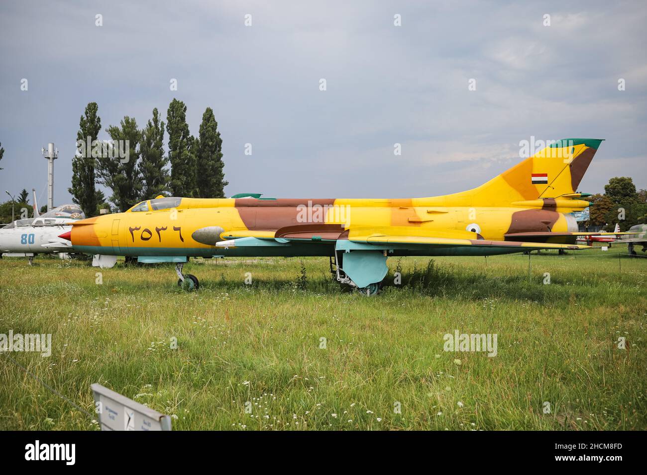 KIEW, UKRAINE - 01. AUGUST 2021: Ägypten Air Force Sukhoi Su-17M fitter C ausgestellt im Oleg Antonov State Aviation Museum Stockfoto