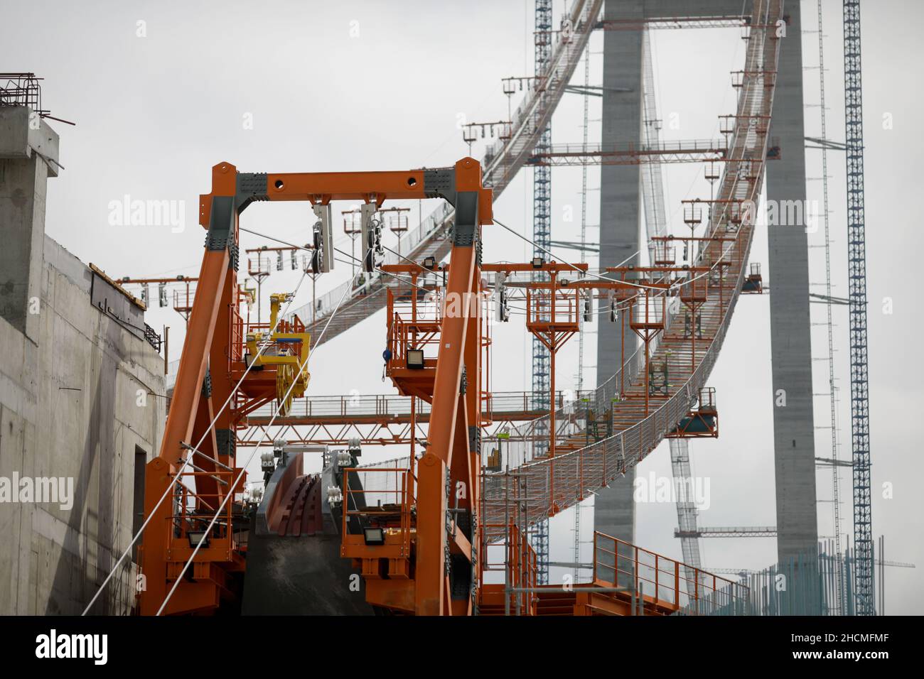 Braila, Rumänien - 26. August 2021: Die Baustelle der Braila-Brücke, eine Brücke über die Donau zwischen Braila und dem gegenüberliegenden Ufer der riv Stockfoto