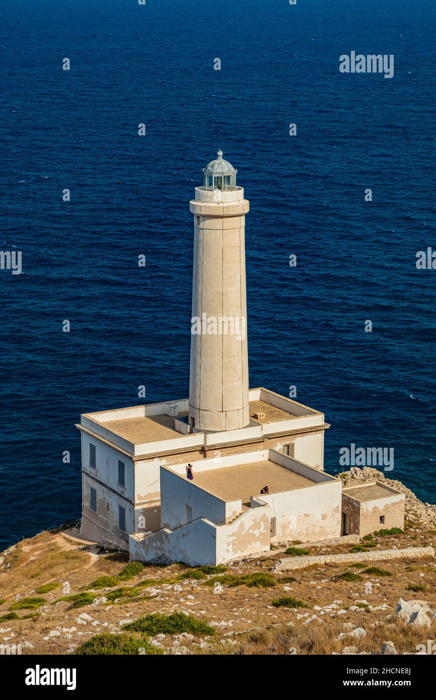 Der Leuchtturm von Punta Palascia, in Otranto, Lecce, Salento, Apulien, Italien. Das Kap ist Italiens östlichster Punkt. Das Gebäude befindet sich auf dem Promontor Stockfoto