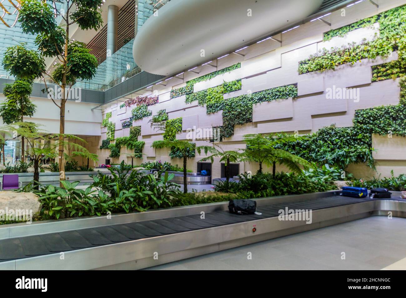 SINGAPUR, SINGAPUR - 10. MÄRZ 2018: Gepäckkarussells am Flughafen Singapur Changi. Stockfoto