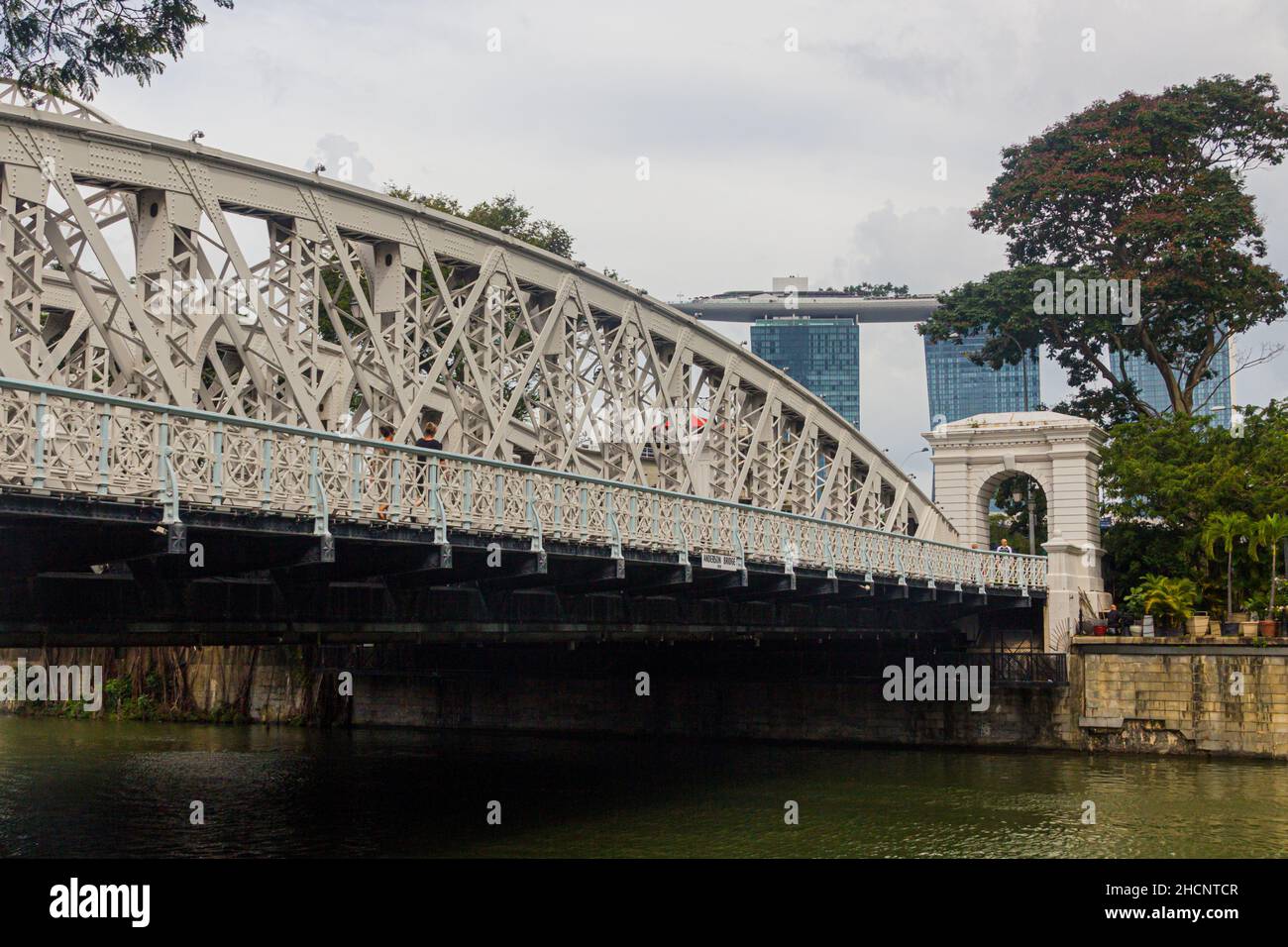 SINGAPUR, SINGAPUR - 11. MÄRZ 2018: Blick auf die Anderson-Brücke in Singapur Stockfoto