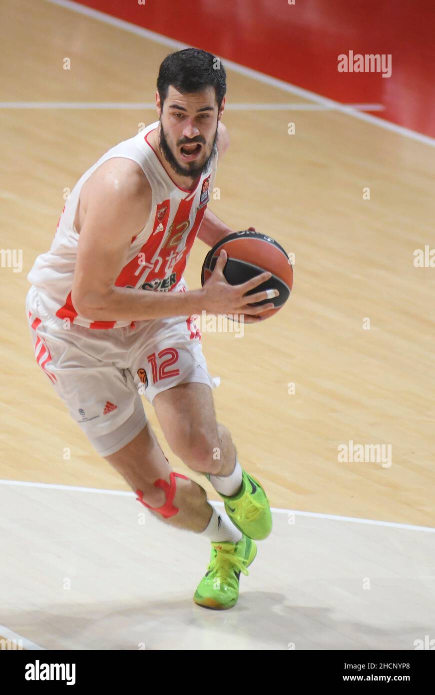 Nikola Skins, Roter Stern (Belgrad) gegen Zenit (Sankt Petersburg).  Euroleage Basketball 2021-22 Stockfotografie - Alamy