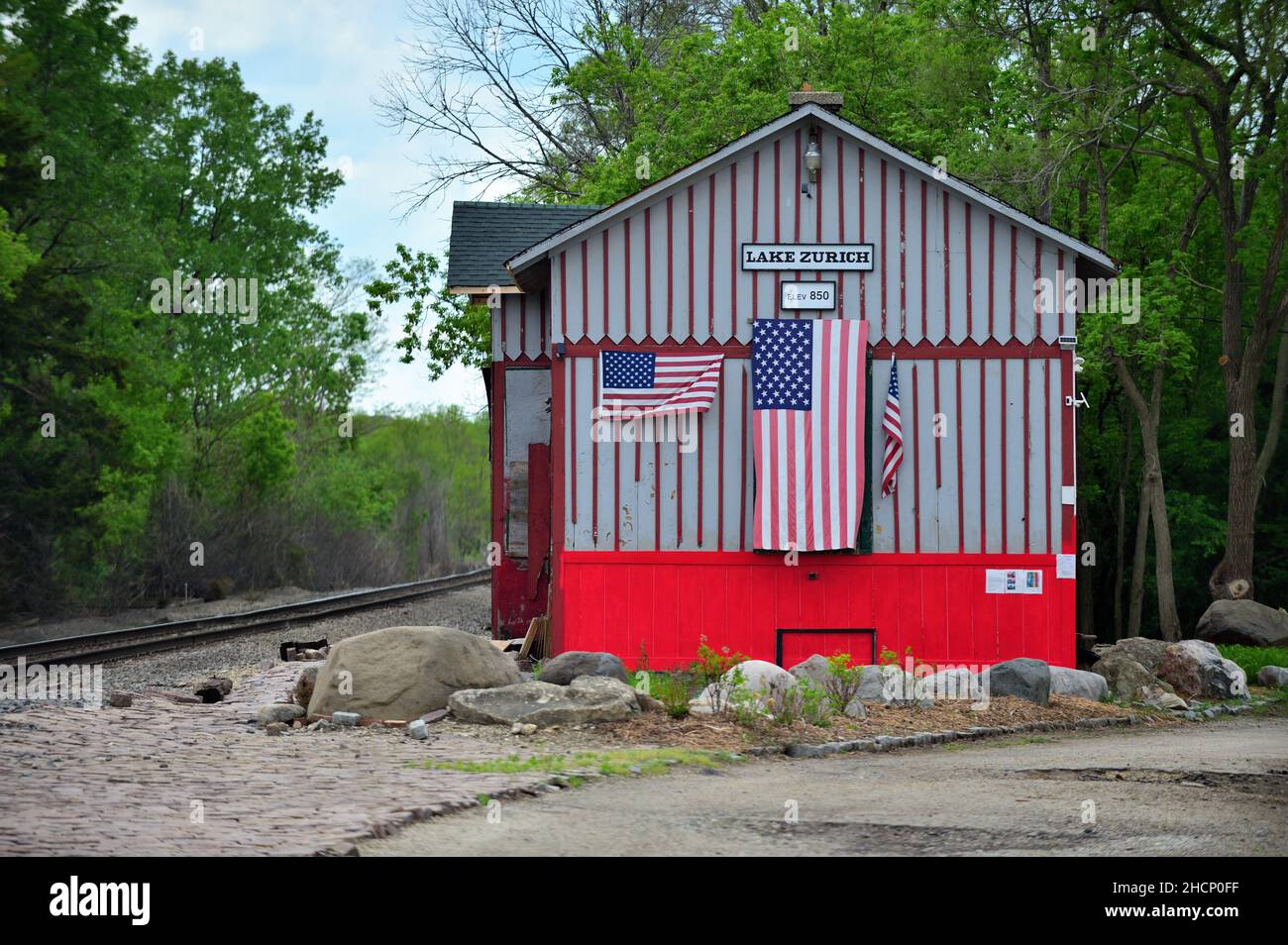 Lake Zurich, Illinois, USA. Das alte Elgin, Joliet & Eastern Railway Depot wurde 1895 gebaut. Die Struktur liegt entlang der Canadian National Railway. Stockfoto