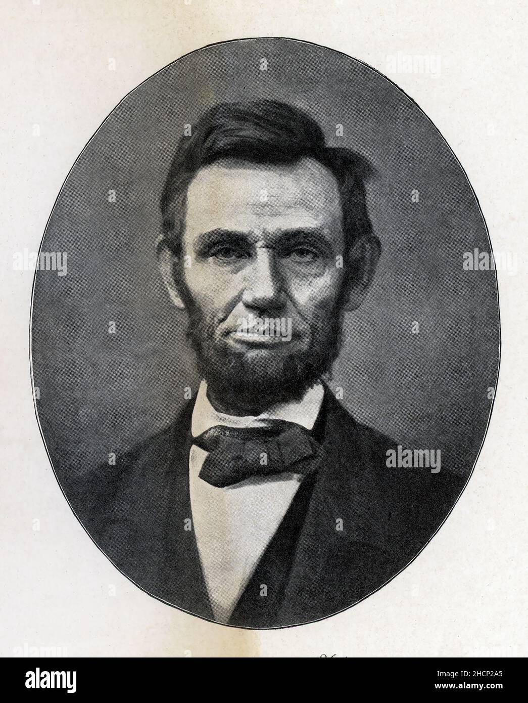 Die Bildunterschrift lautet: 'Lincoln im Jahr 1865. Aus einer Fotografie von Moses Parker Reis.' Abraham Lincoln war der Präsident der Vereinigten Staaten von 16th. Er diente vom 1861. März bis zu seiner Tötung am 15. April 1865. Er wurde 1860 auf der Convention zum republikanischen Kandidaten gewählt. Lincoln war Rechtsanwalt, aber bevor er zur Juraschule ging, hatte er eine Vielzahl von Jobs inne. Stockfoto