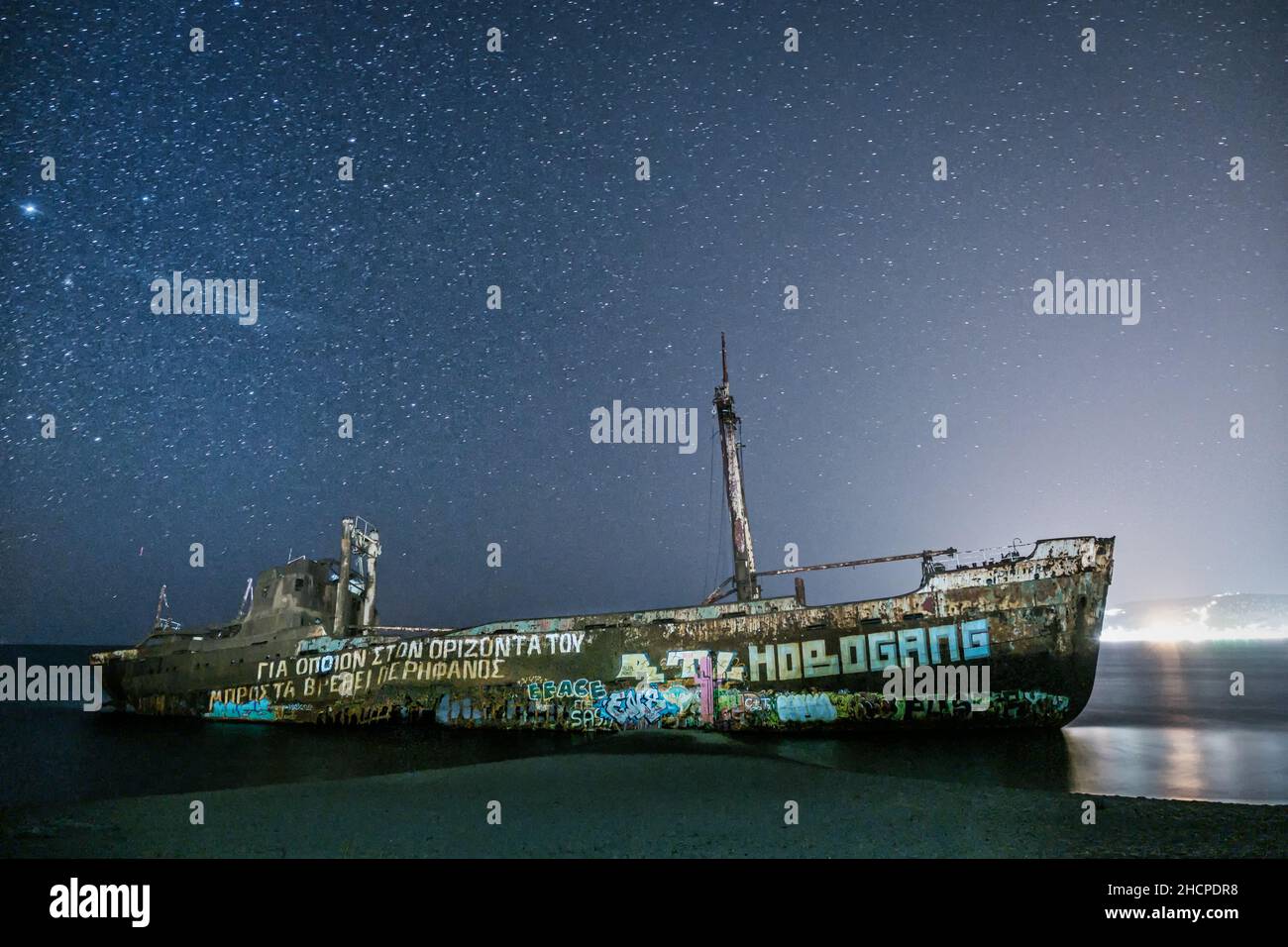 Das Schiffswrack von Dimitrios am Strand von Valtaki Stockfoto