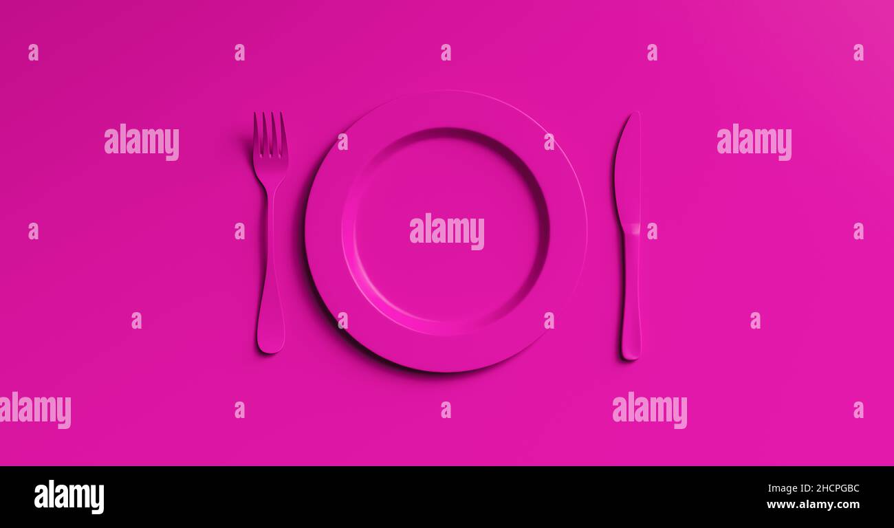 Unbeschriftete violette Platte mit Gabel und Messer, Draufsicht. Klares Keramik-Geschirr mit Set-Besteck-Design. Leeres lilafarbenes Tischgeschirr zum Mittag- oder Abendessen Stockfoto