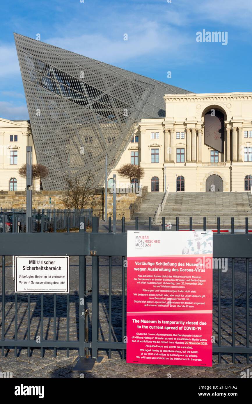 Dresden: Militärhistorisches Museum der Bundeswehr, Schilderschließung wegen Corona-Virus, in Sachsen, Sachsen, G Stockfoto