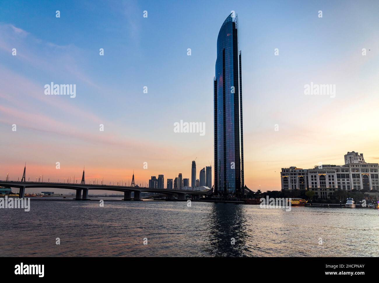 Dubai, VAE - 12.20.2021 Dubai D1 Tower in Business Bay Crossing Stockfoto