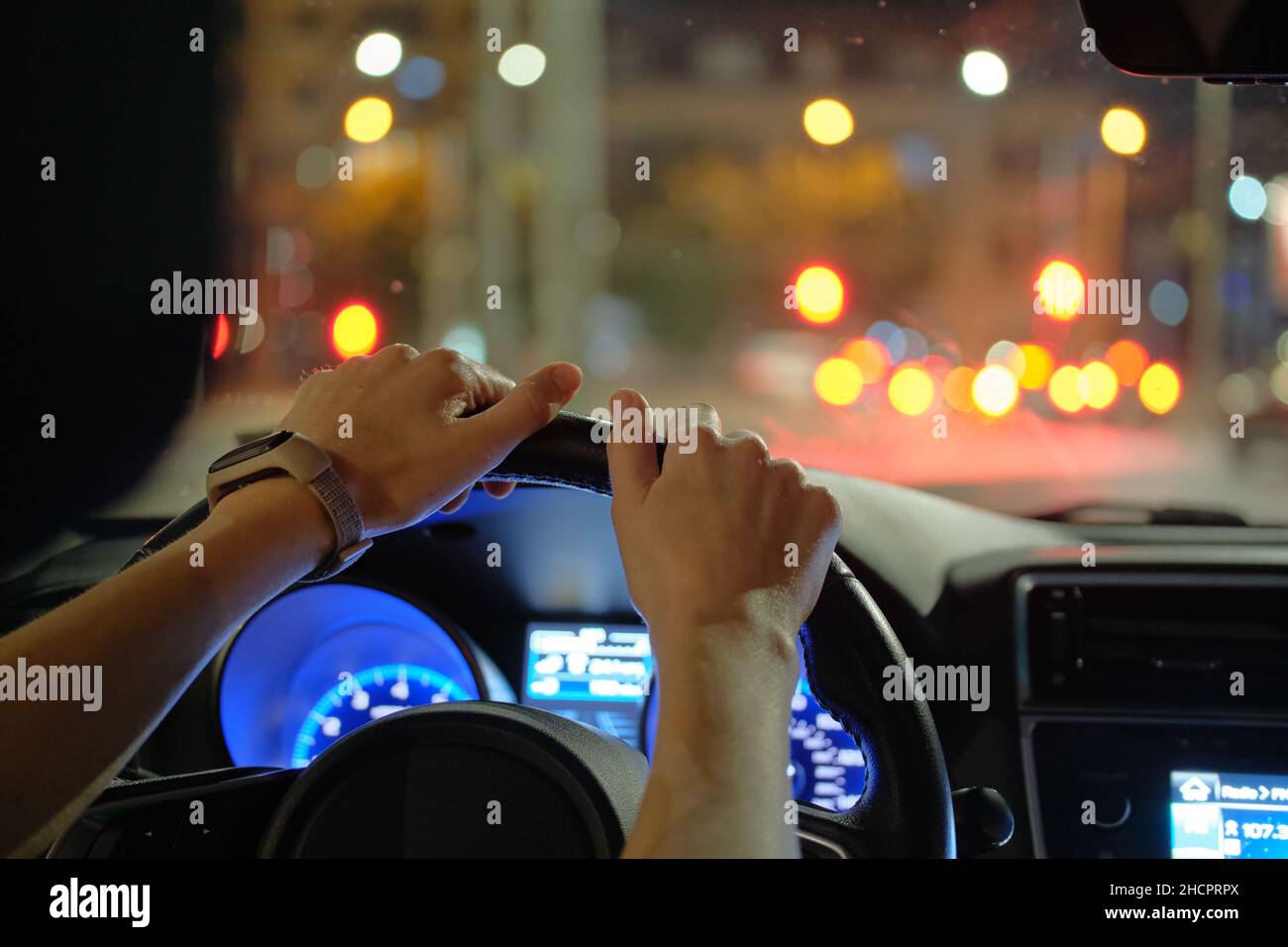 Auto tacho auf dunklem hintergrund -Fotos und -Bildmaterial in hoher  Auflösung – Alamy