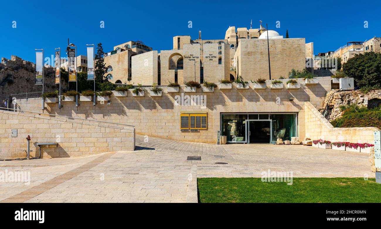 Jerusalem, Israel - 13. Oktober 2017: Panoramablick auf den Hügel des Jüdischen Viertels über dem archäologischen Park des Davidson Centers in der Altstadt von Jerusalem Stockfoto