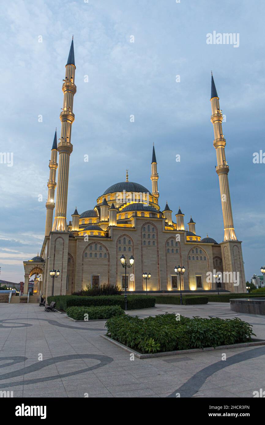 Die Akhmad-Kadyrow-Moschee ist offiziell als das Herz Tschetscheniens in Grosny, Russland, bekannt. Stockfoto