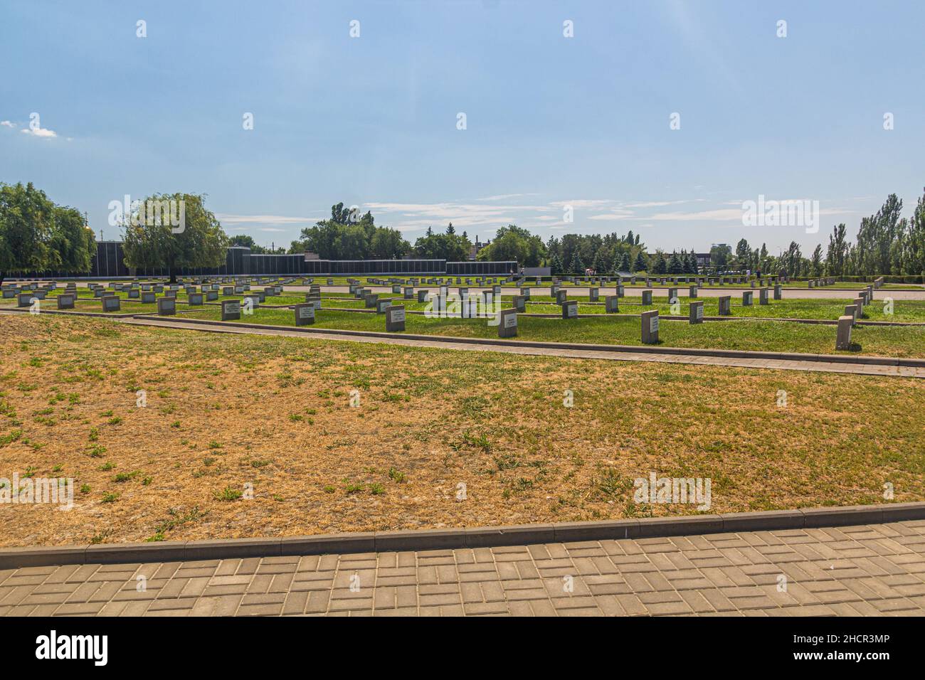 WOLGOGRAD, RUSSLAND - 28. JUNI 2018: Militärfriedhof im Gedenkkomplex zur Erinnerung an die Schlacht von Stalingrad auf dem Mamajew-Hügel in Wolgograd, Stockfoto