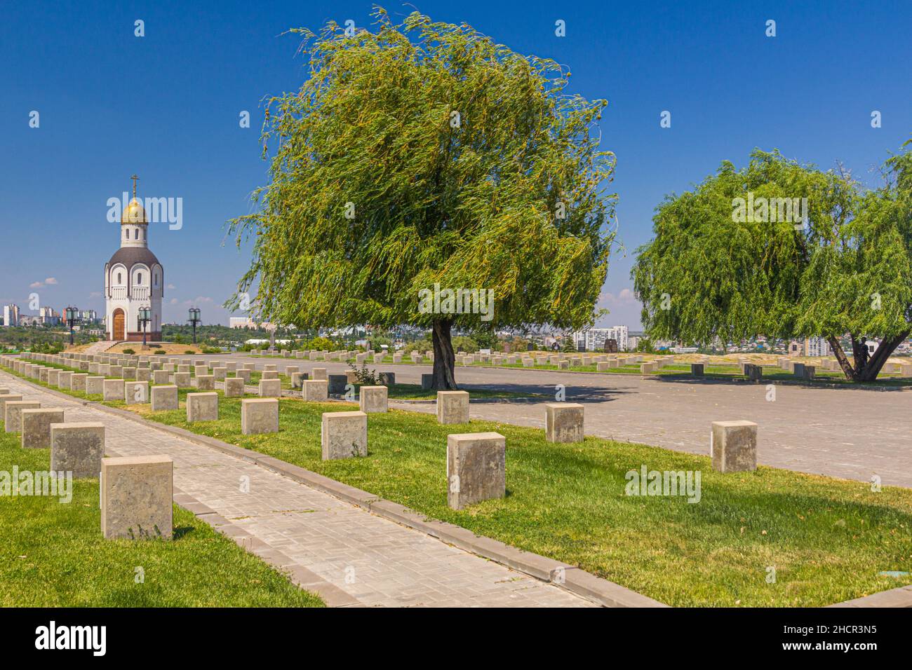 Militärfriedhof im Gedenkkomplex zur Erinnerung an die Schlacht von Stalingrad auf dem Mamajew-Hügel in Wolgograd, Russland. Stockfoto