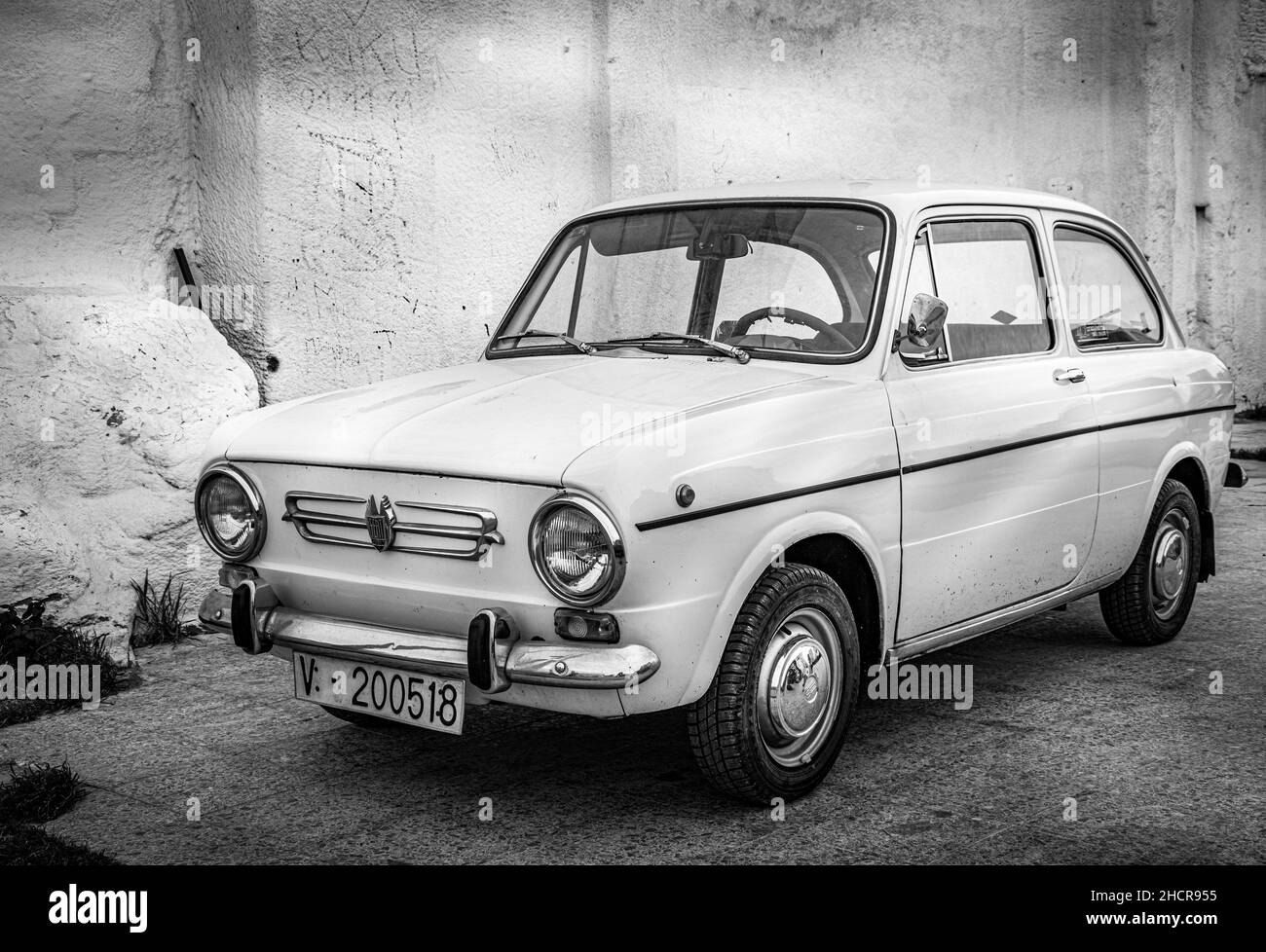 'Valencia, Spanien - 12/08/2021:Seat 500, alter Mini-Wagen' Stockfoto