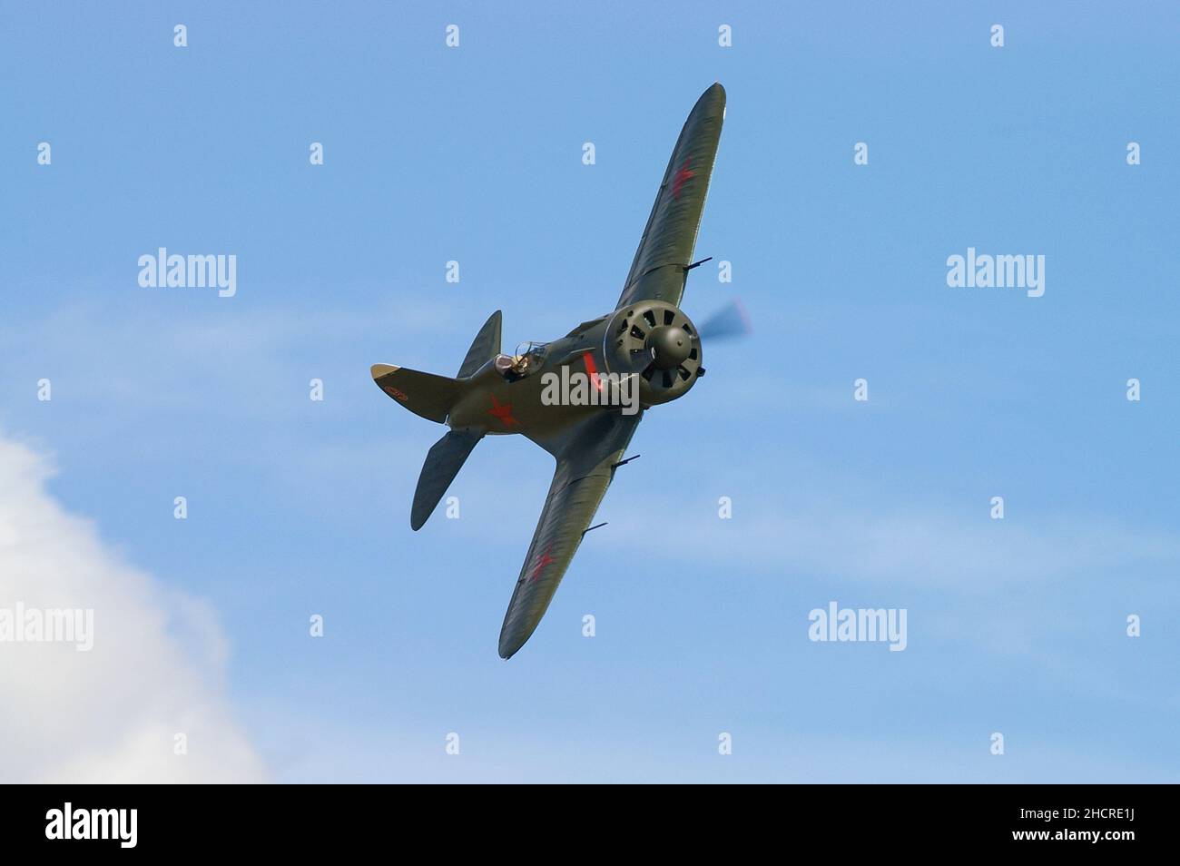 Polikarpov I-16 Rata Jagdflugzeug der Sowjetischen Luftwaffe. Das kleine russische Kampfflugzeug aus dem zweiten Weltkrieg fliegt auf der Flugschau „Flying Legends“ von Duxford Stockfoto