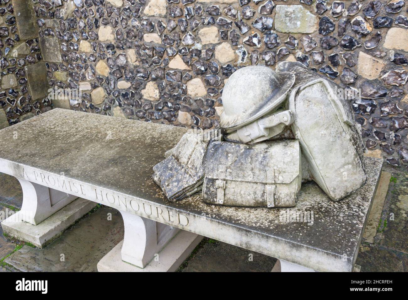 War Memorial Bank, Castle Yard, Castle Hill, Winchester, Hampshire, England, Vereinigtes Königreich Stockfoto