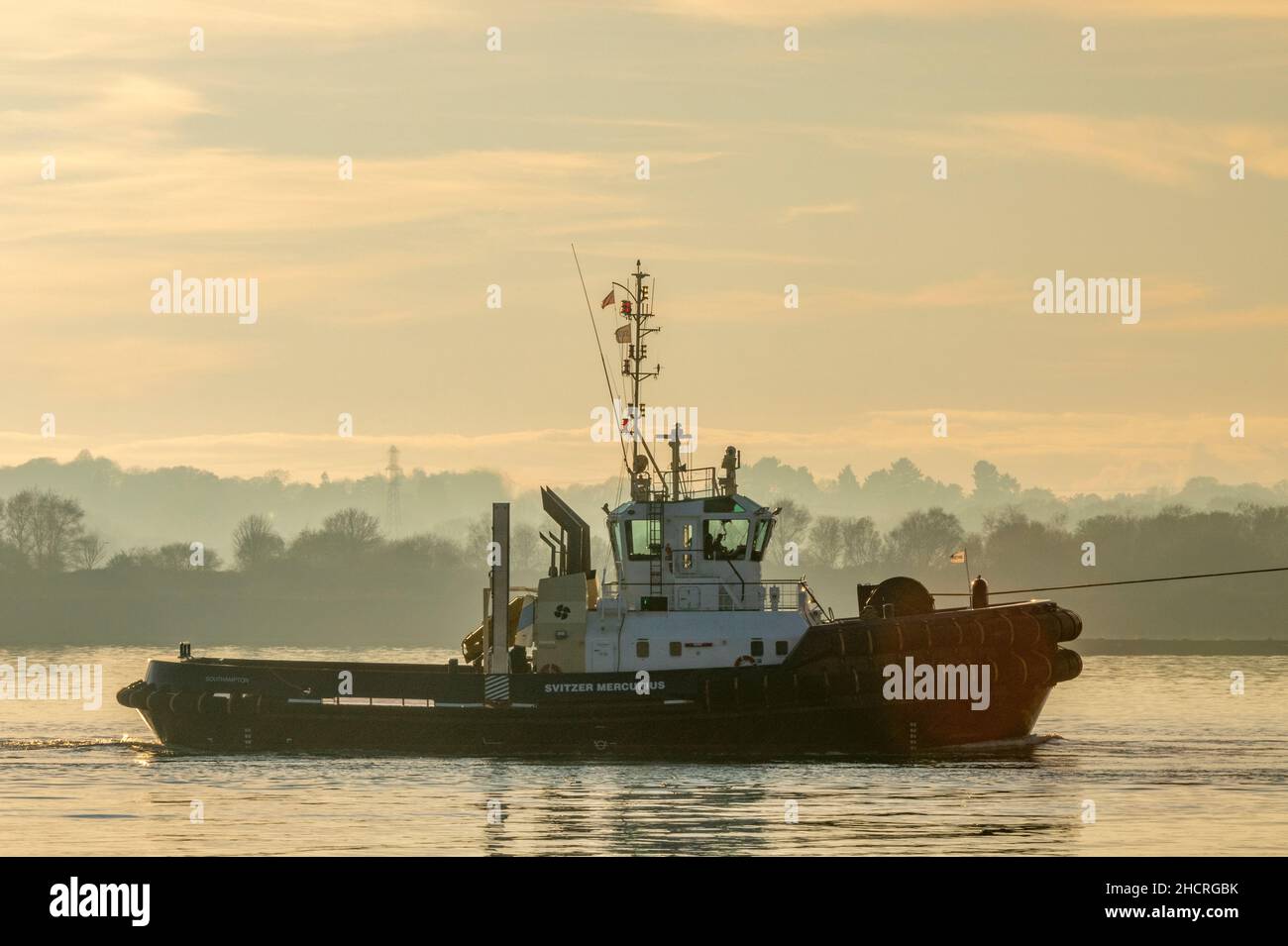 Schlepper an der Station im Hafen von southampton dockt großbritannien, Schiffe und Schifffahrtsdienste oder Hafendienste im Seehafen von southampton dockt großbritannien an. Stockfoto