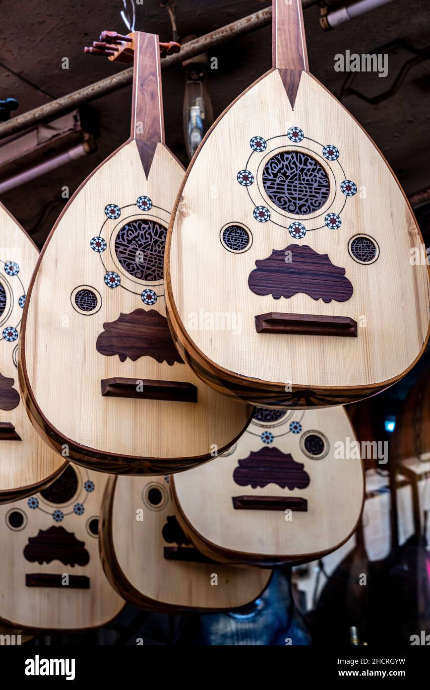 Traditionelle Arabische Ouds (Musikinstrumente) Zu Verkaufen, Amman,  Jordanien Stockfotografie - Alamy
