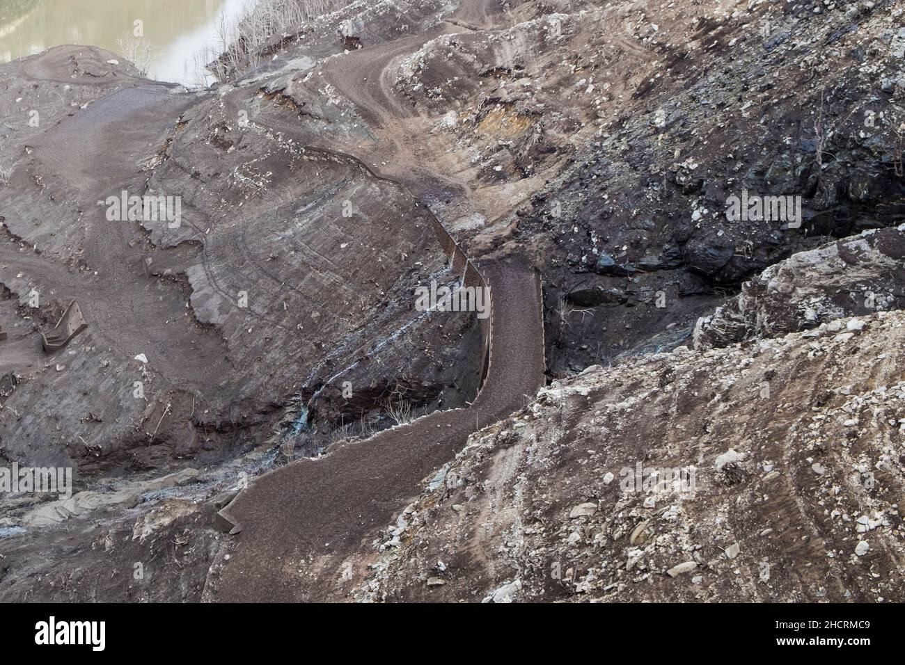 Schweiz, Kanton Tessin, Verzasca-Tal, Verzasca-Staudamm, Staudammentleerung zur Wartung Stockfoto