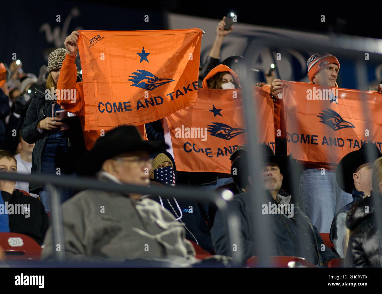 21 2021. Dezember: UTSA Roadrunners-Fans während des Halbjahres 2nd des NCAA-Fußballspiels zwischen den UTSA Roadrunners und den San Diego State Aztecs im Toyota Stadium „'“ Frisco, TX. Matthew Lynch/CSM Stockfoto