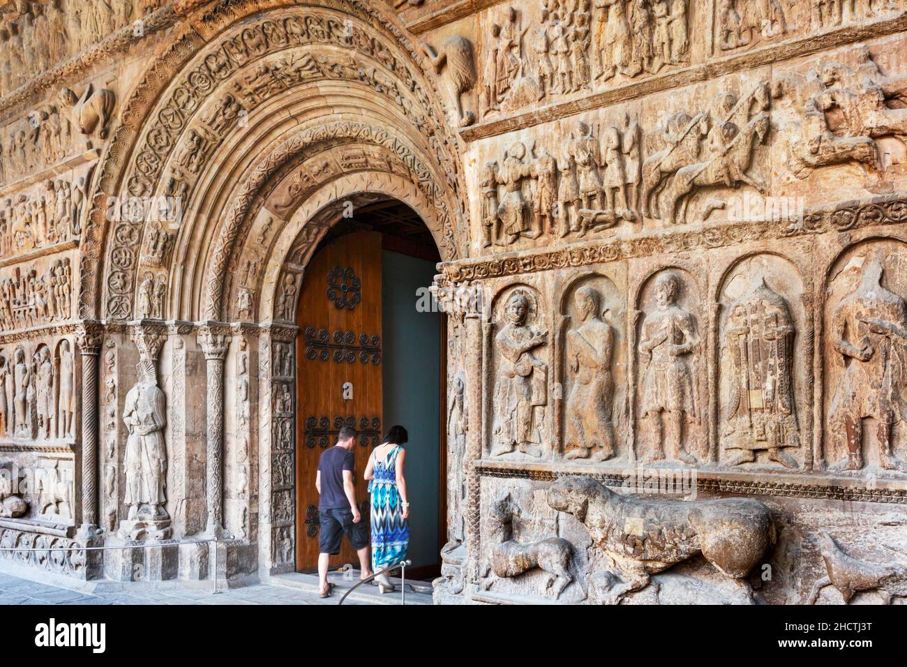 Ripoll, Provinz Girona, Katalonien, Spanien. Monastir, oder Kloster, de Santa Maria. Das katalanische romanische Portal aus der Mitte des 13th. Jahrhunderts wurde manchmal auch t genannt Stockfoto